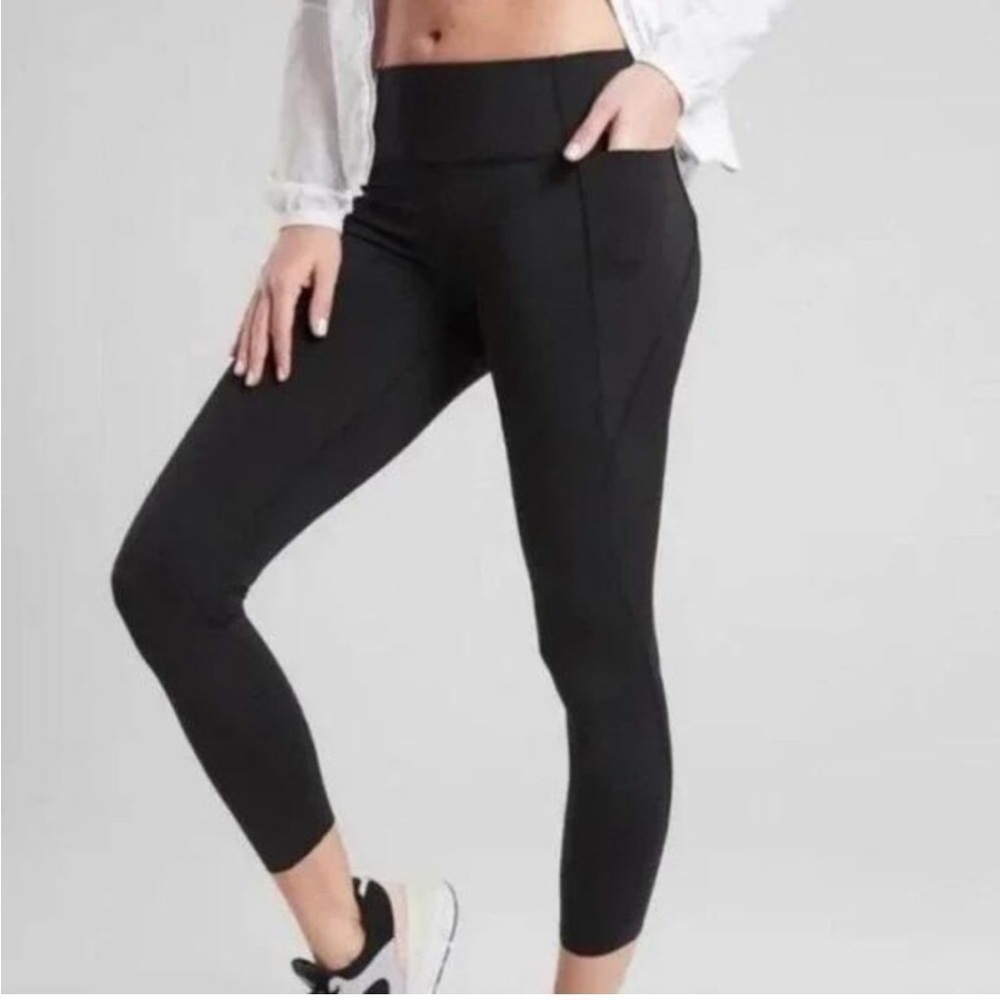 Athleta Ultimates Stash II Capri leggings